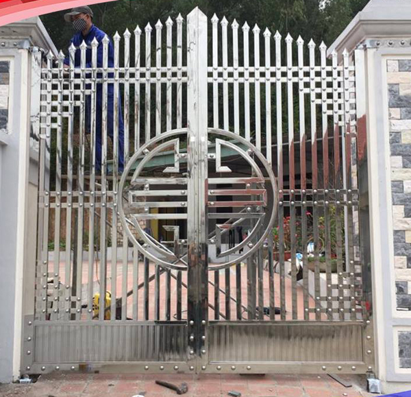Làm cổng inox 2 cánh tại Hải Phòng